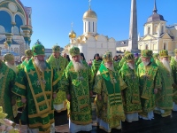Митрополит Артемий сослужил Святейшему Патриарху Кириллу в день памяти преподобного Сергия Радонежского